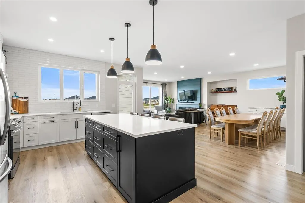 23 Murano Cove