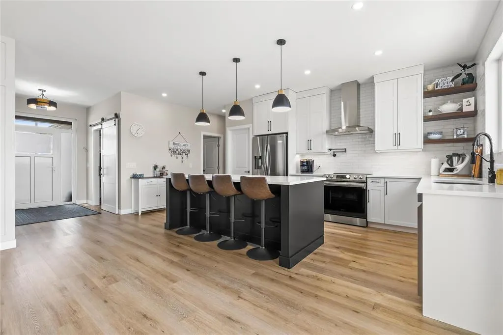23 Murano Cove