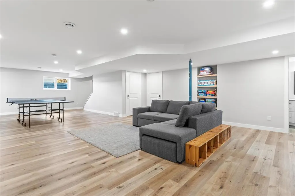 23 Murano Cove