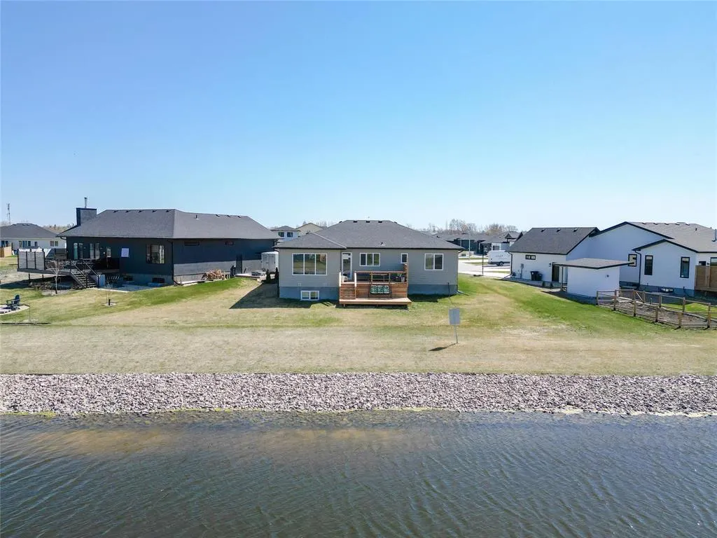 23 Murano Cove