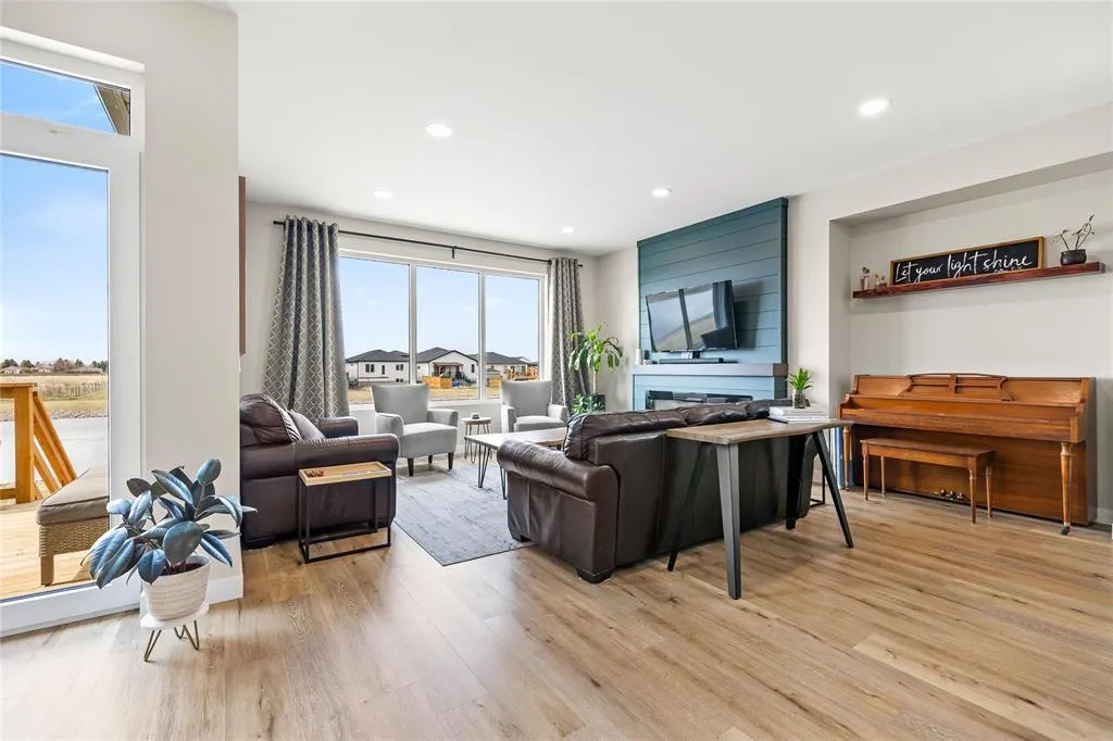 23 Murano Cove
