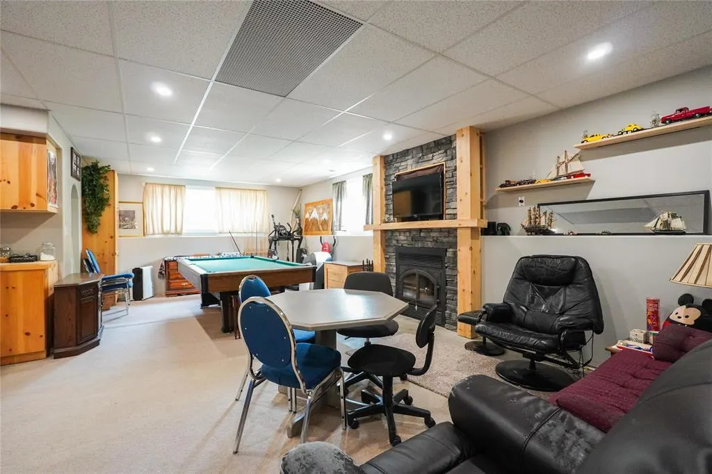 98 Maple Avenue