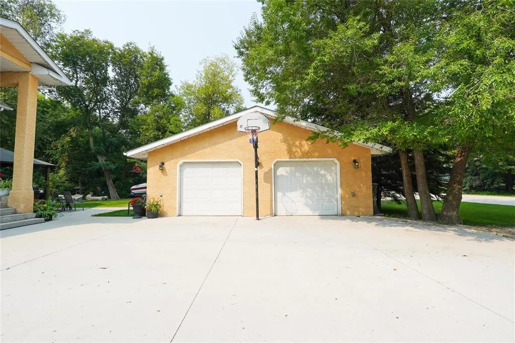 98 Maple Avenue