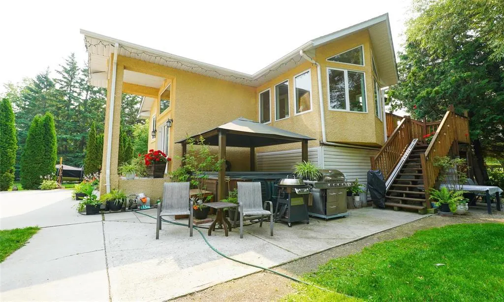 98 Maple Avenue