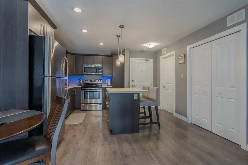 301 400 Prairie Trail