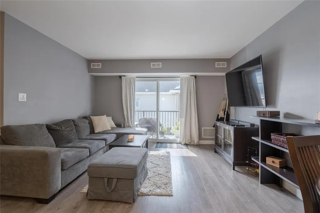 301 400 Prairie Trail