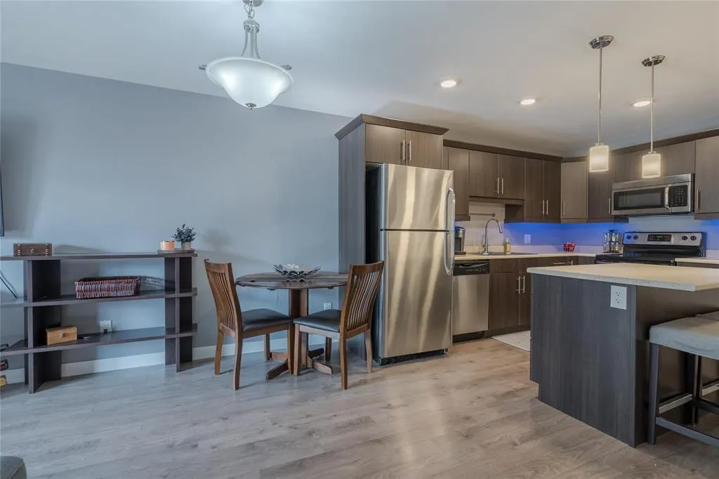 301 400 Prairie Trail