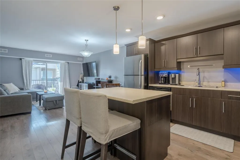 301 400 Prairie Trail