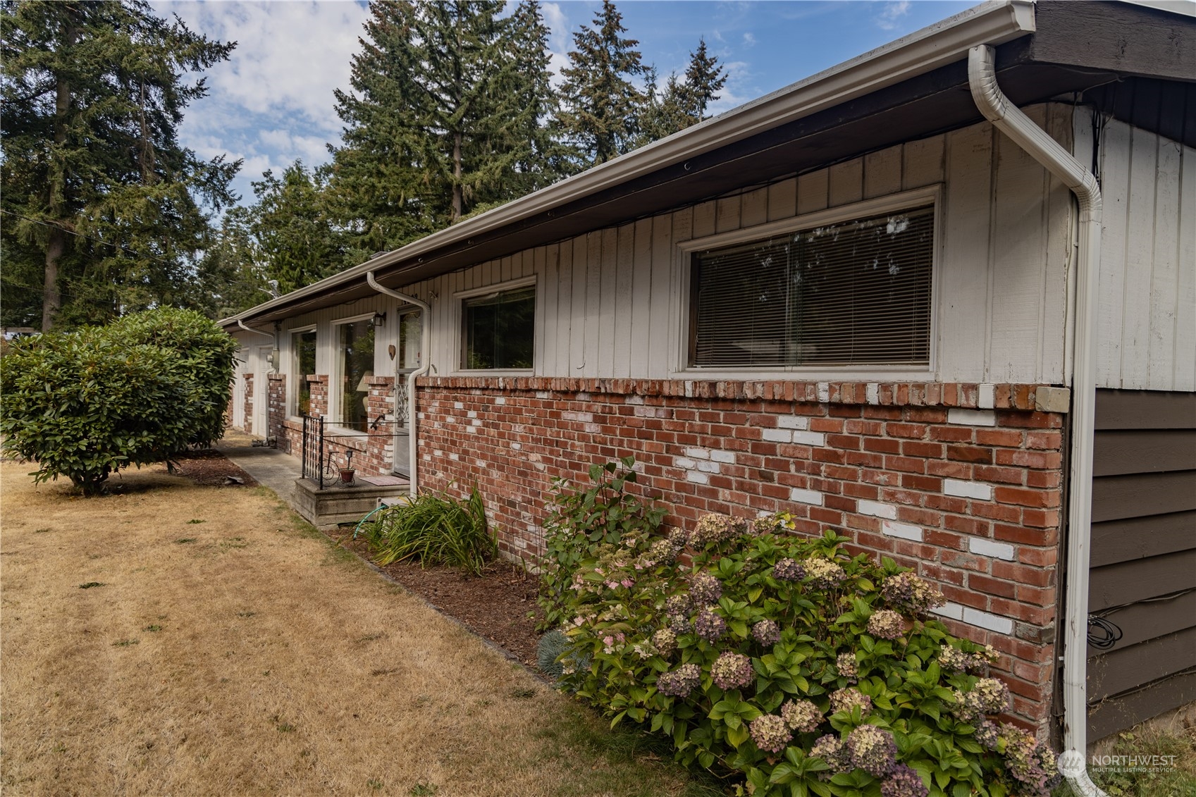 Listing 2021463 - Large Photo # 2