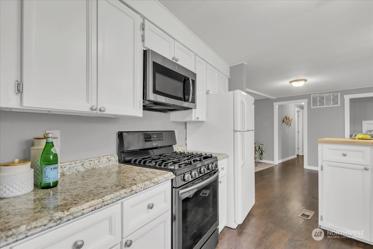 Listing 2021538 - Large Photo # 10