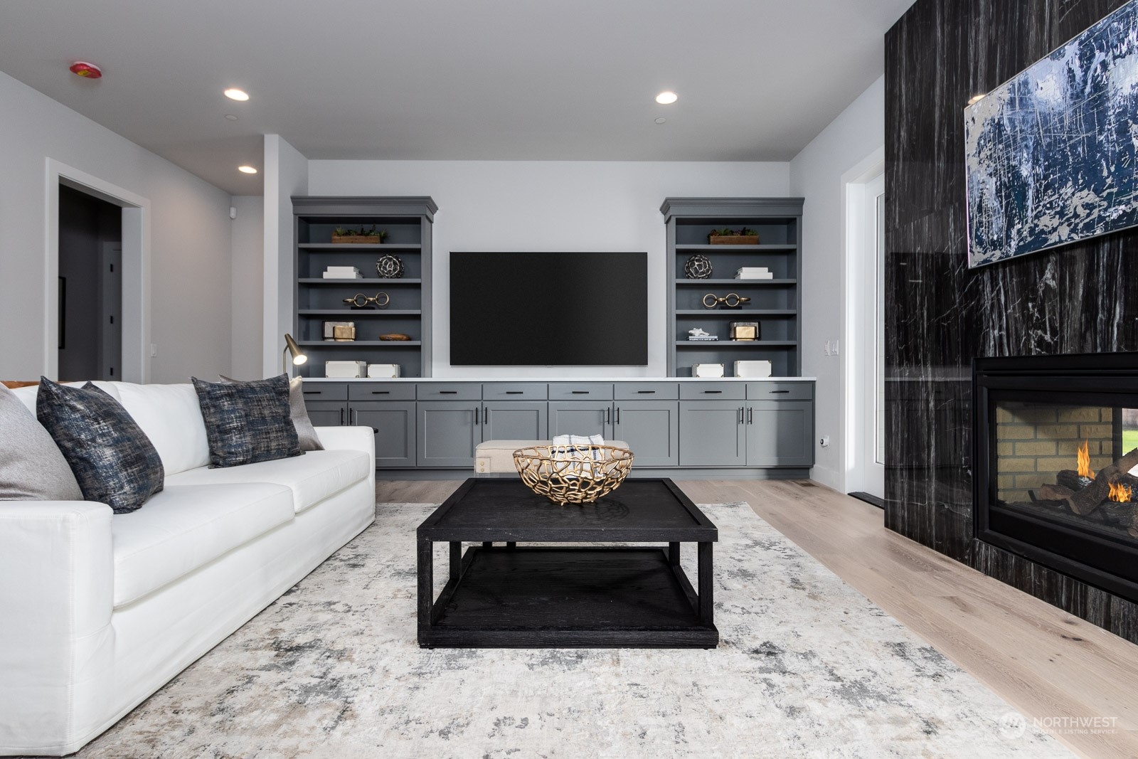 Listing 2032514 - Large Photo # 15