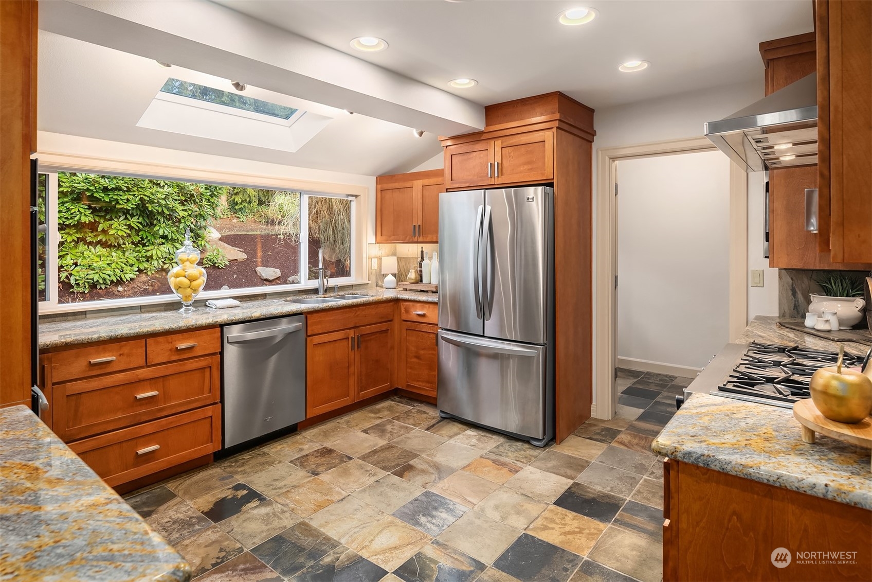 Listing 2036625 - Large Photo # 14