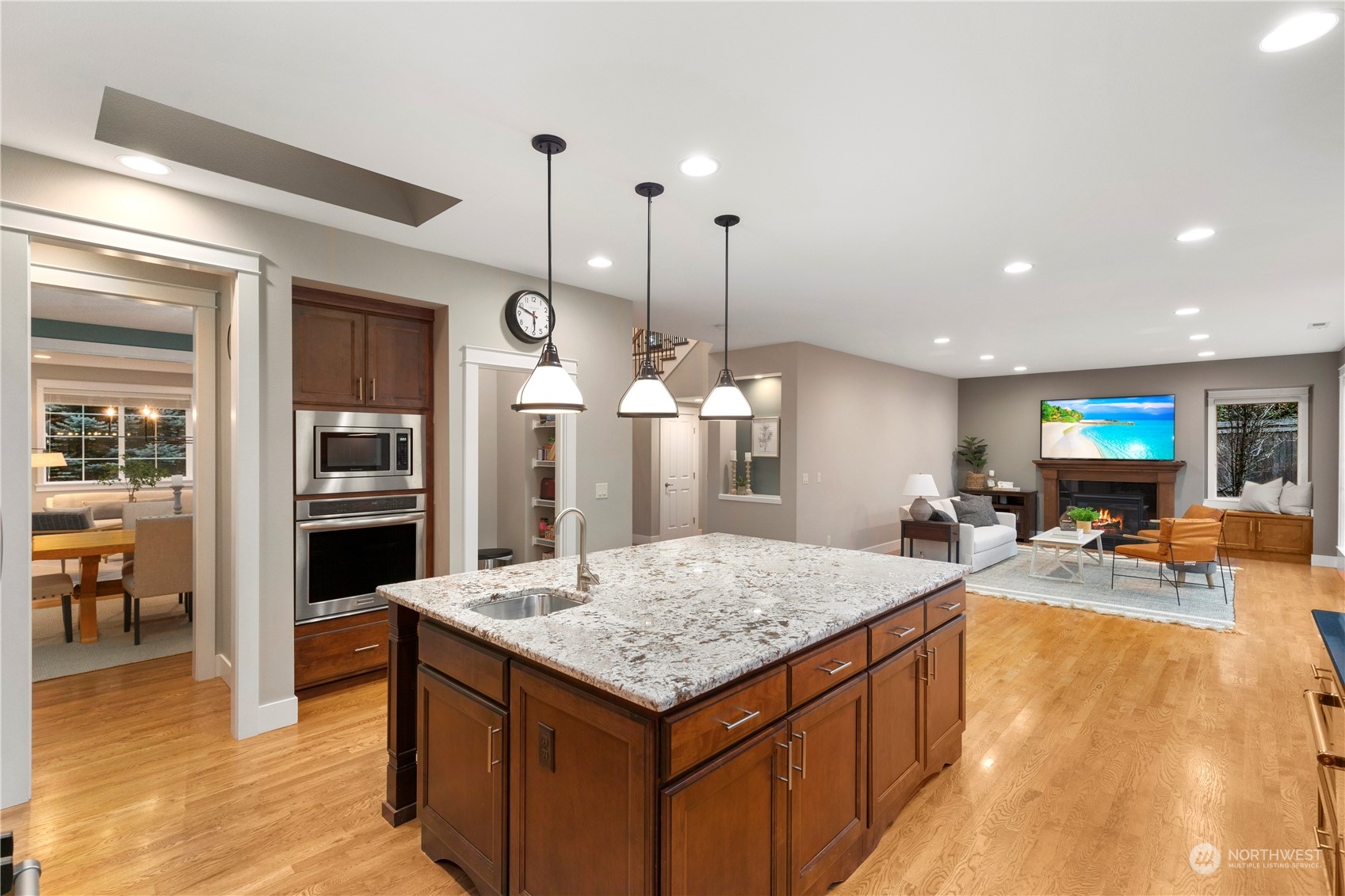 Listing 2043422 - Large Photo # 10