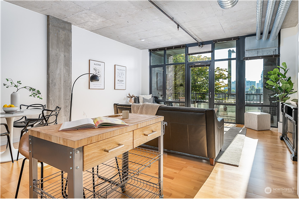 2720 3rd Avenue #314, Seattle, WA 98121, Seattle