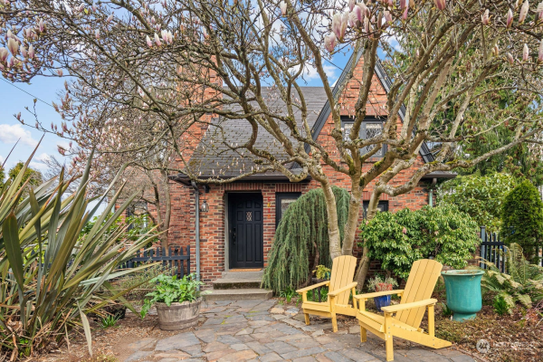 5618 SW Admiral Way , Seattle, WA 98116-3111, Seattle
