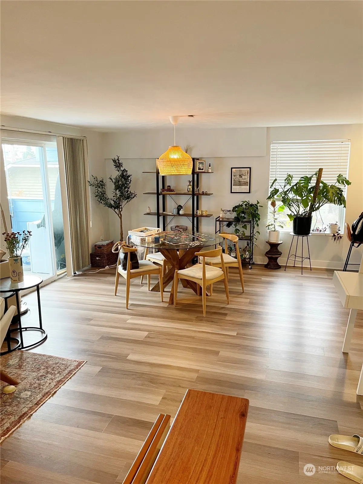 4105 Stone Way N, Seattle, WA 98103-8020