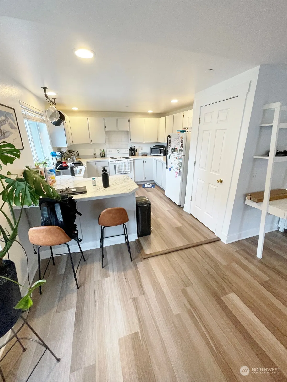 4105 Stone Way N, Seattle, WA 98103-8020