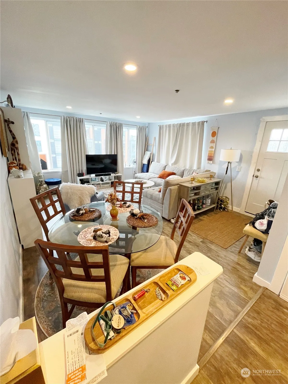 4105 Stone Way N, Seattle, WA 98103-8020