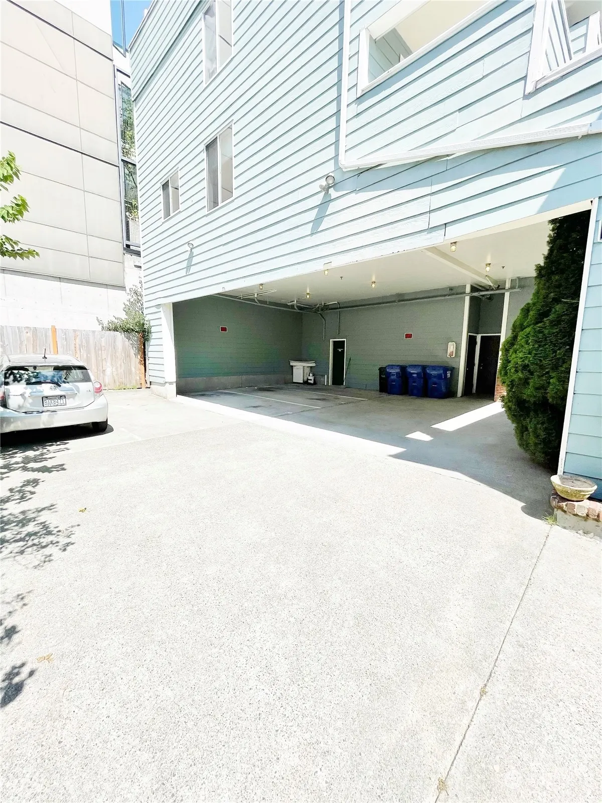 4105 Stone Way N, Seattle, WA 98103-8020