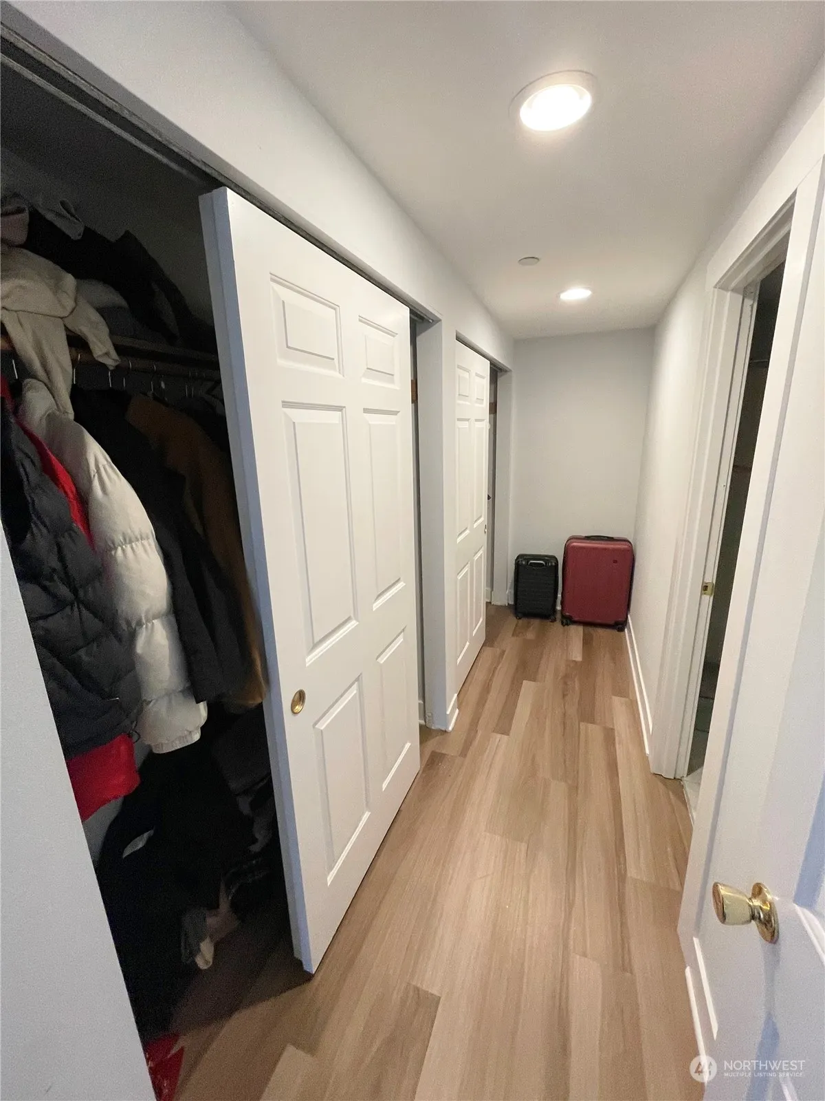 4105 Stone Way N, Seattle, WA 98103-8020