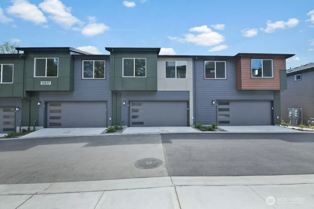 13217 NE 127th Court #B, Kirkland, WA 98034