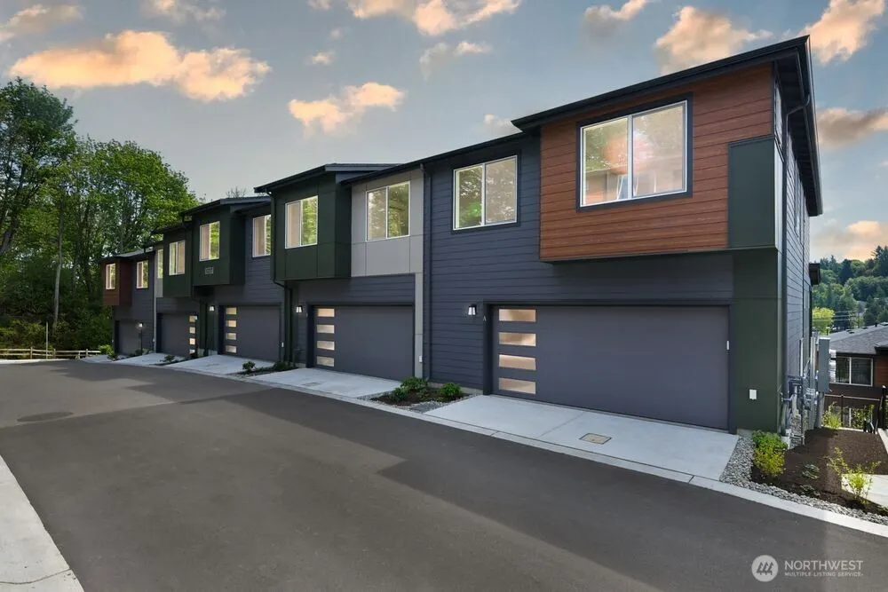 13217 NE 127th Court #B, Kirkland, WA 98034