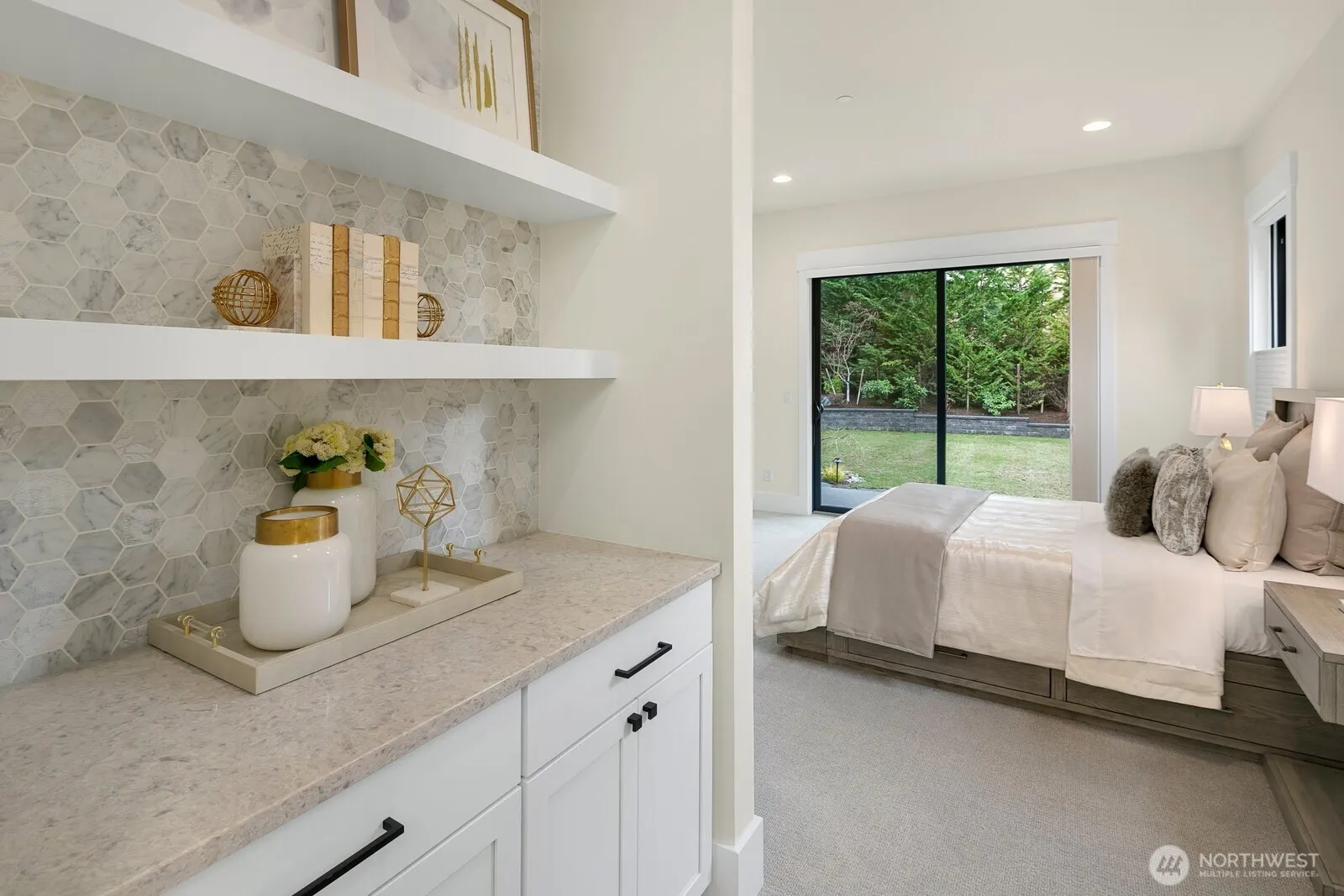 10906 SE 28th Street , Bellevue, WA 98004