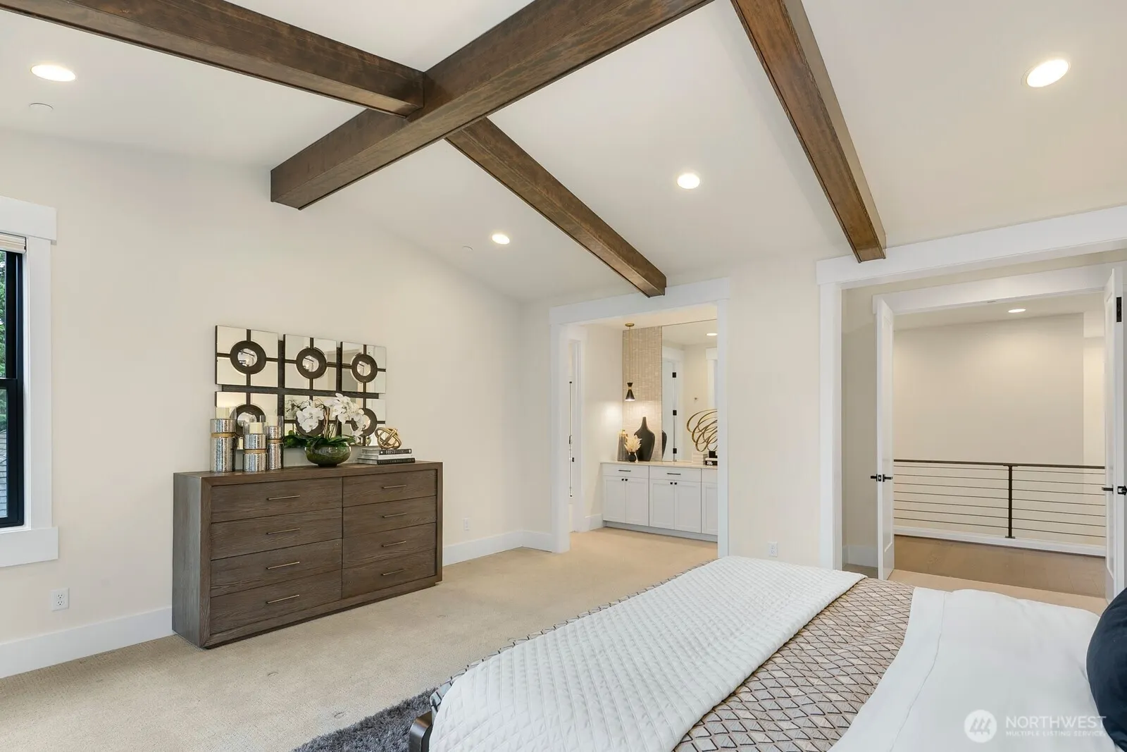10906 SE 28th Street , Bellevue, WA 98004