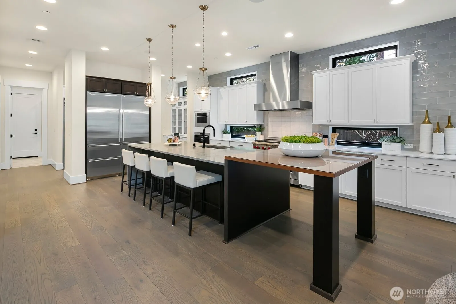 10906 SE 28th Street , Bellevue, WA 98004