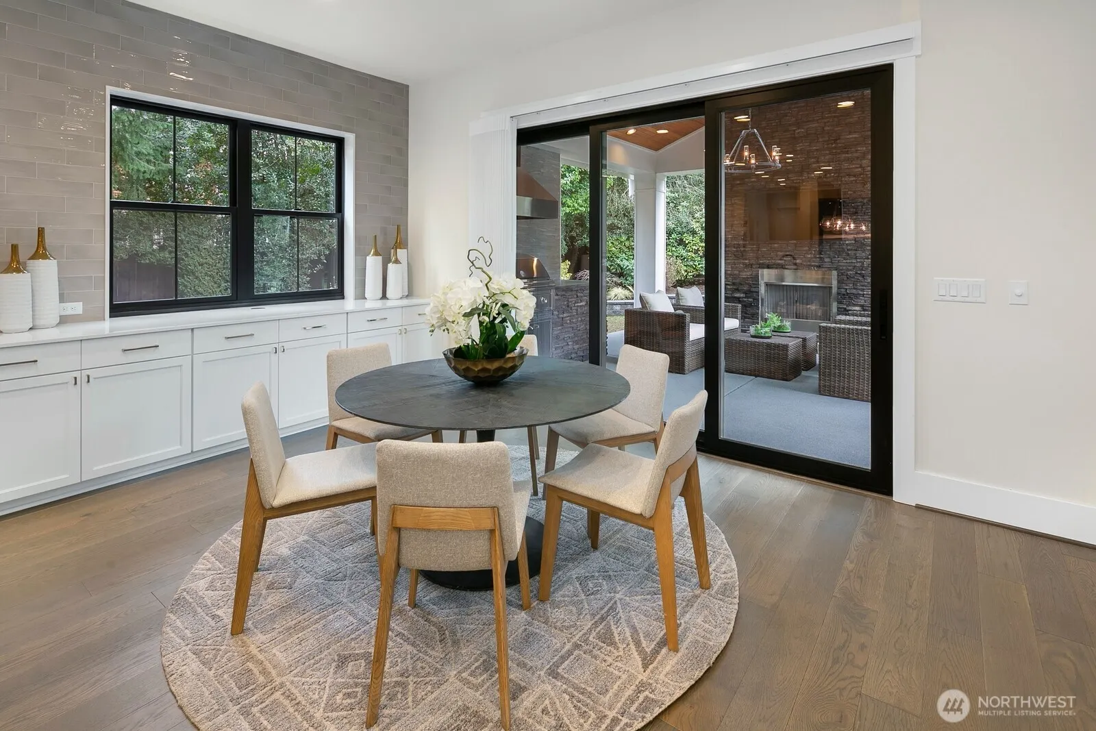 10906 SE 28th Street , Bellevue, WA 98004