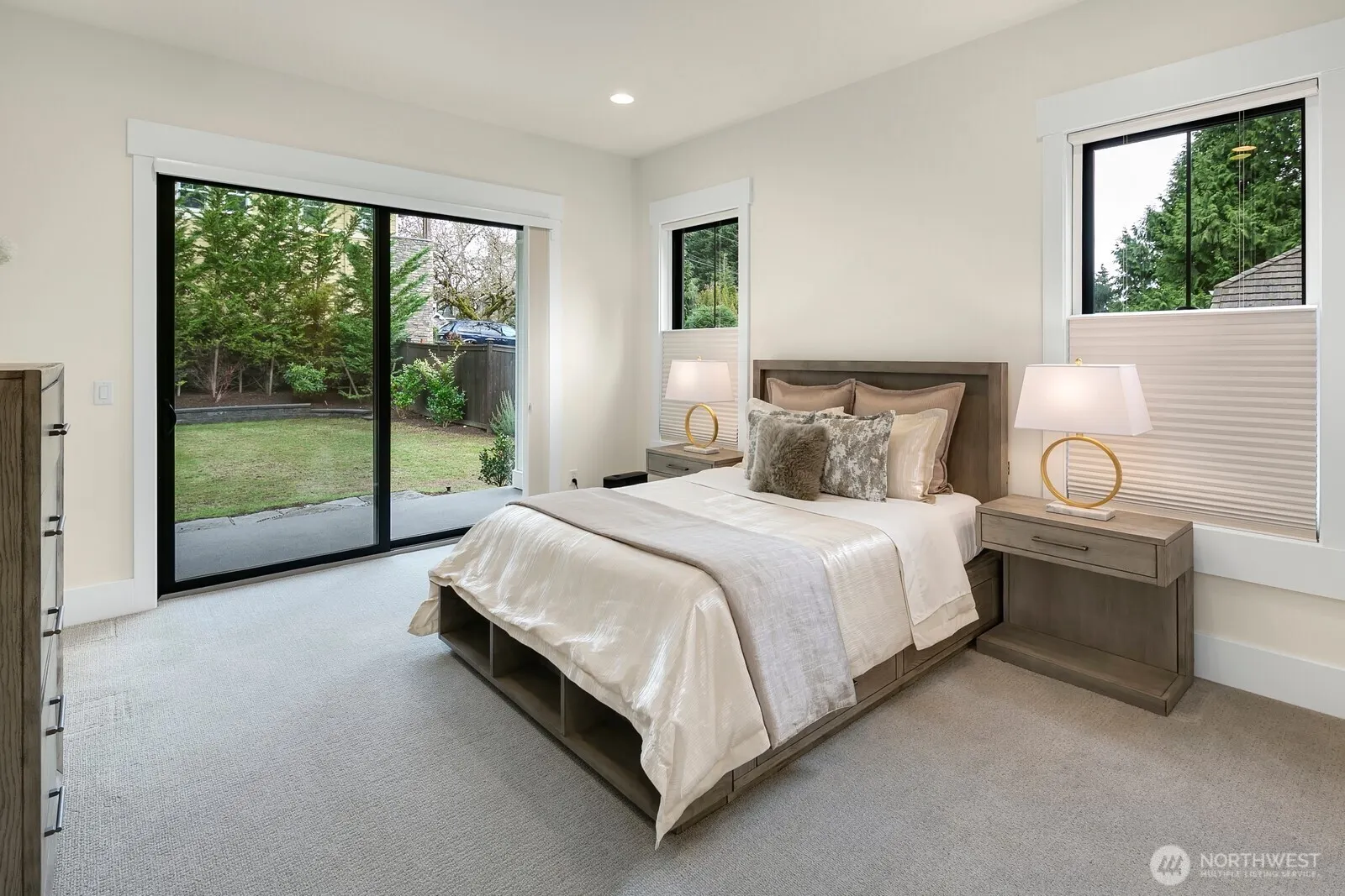 10906 SE 28th Street , Bellevue, WA 98004