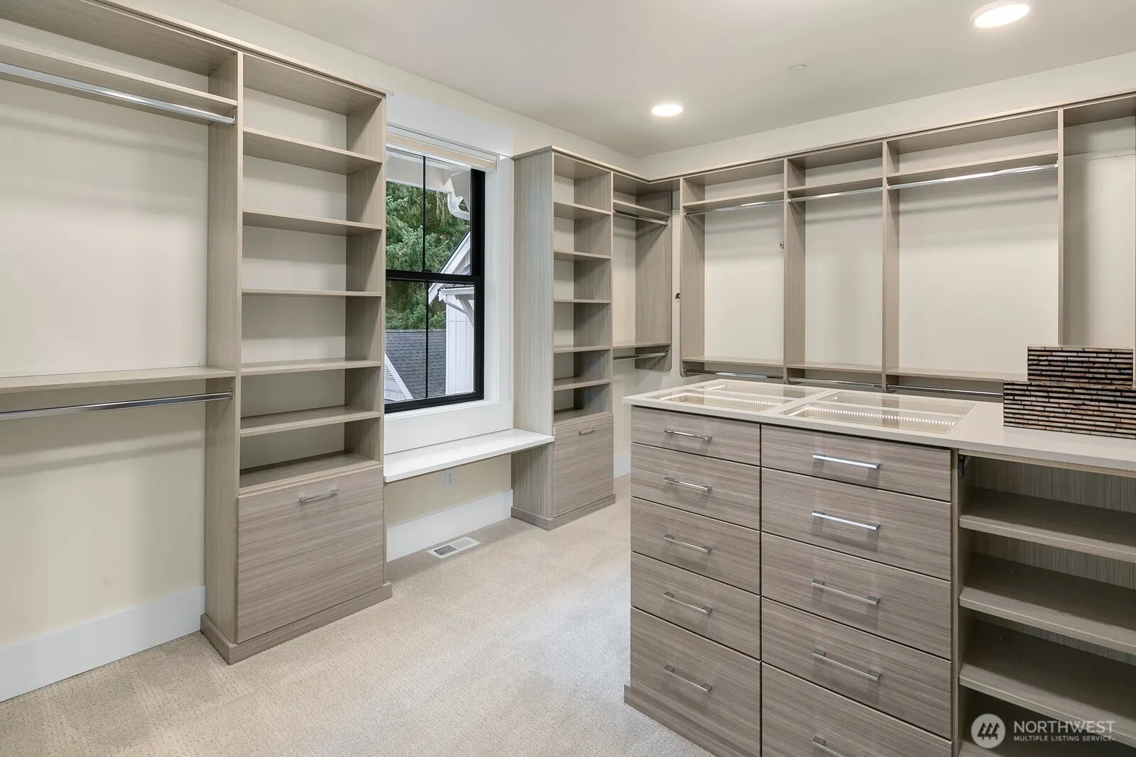 10906 SE 28th Street , Bellevue, WA 98004