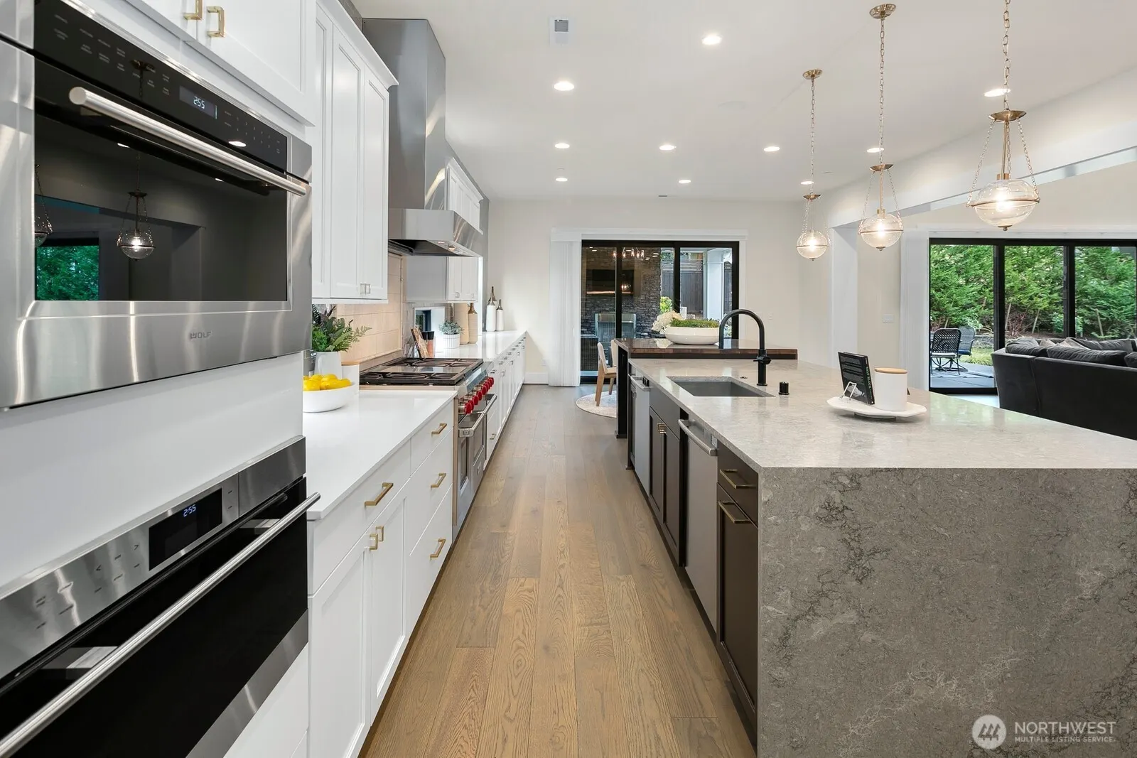 10906 SE 28th Street , Bellevue, WA 98004