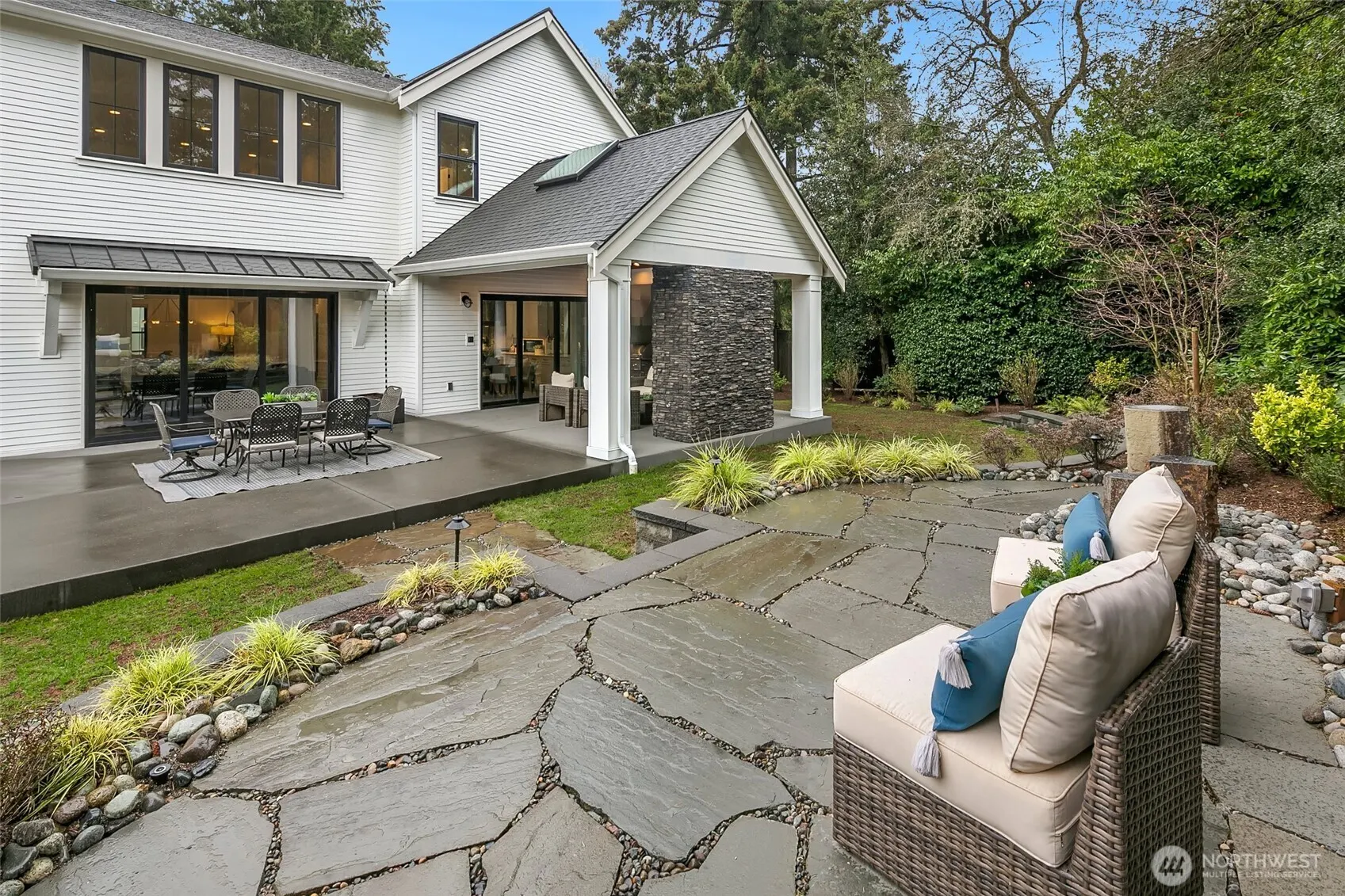 10906 SE 28th Street , Bellevue, WA 98004