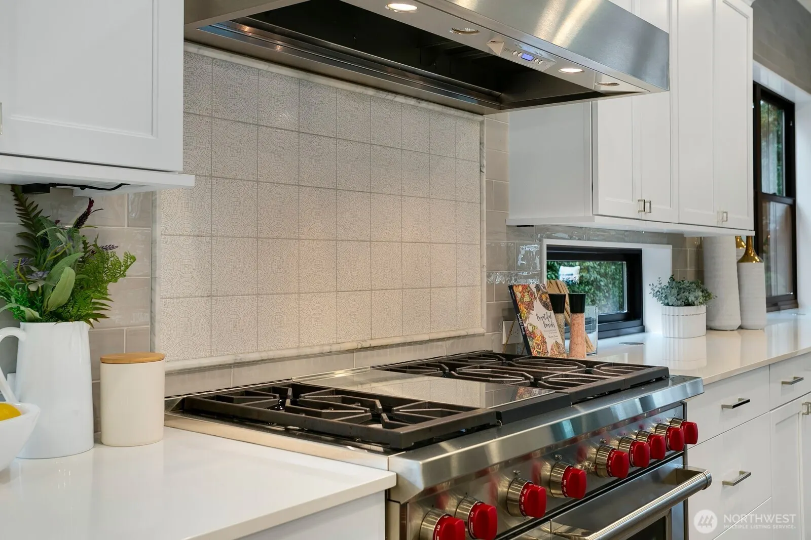 10906 SE 28th Street , Bellevue, WA 98004