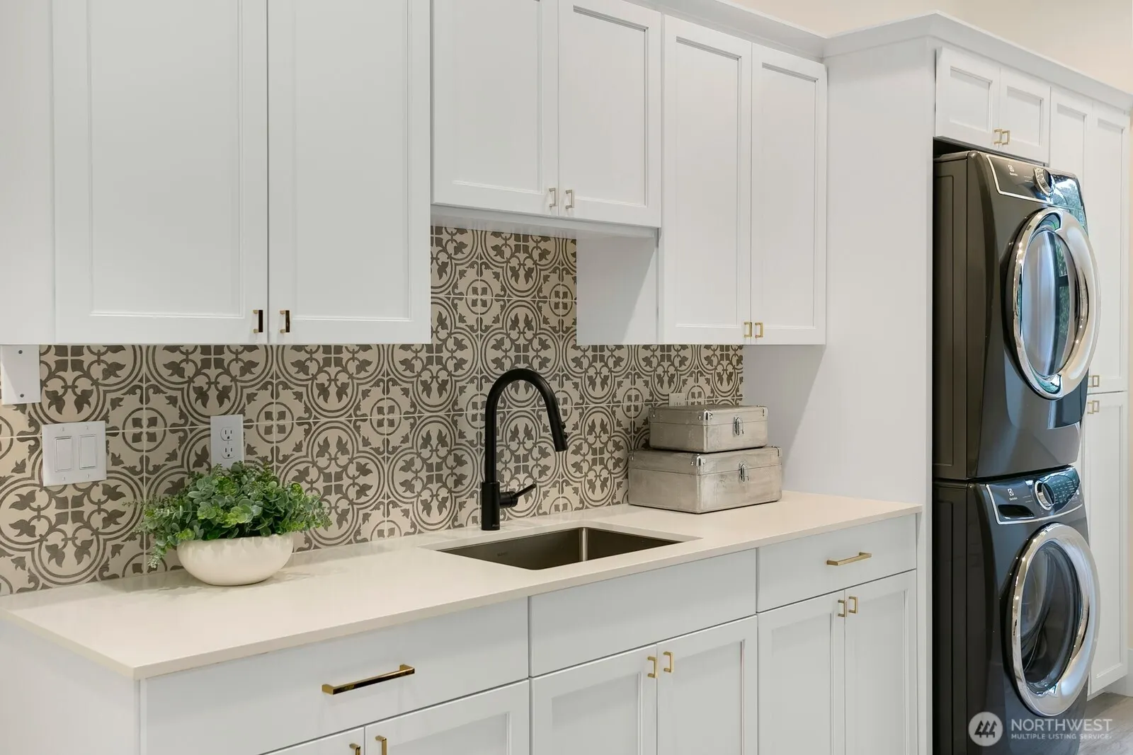 10906 SE 28th Street , Bellevue, WA 98004