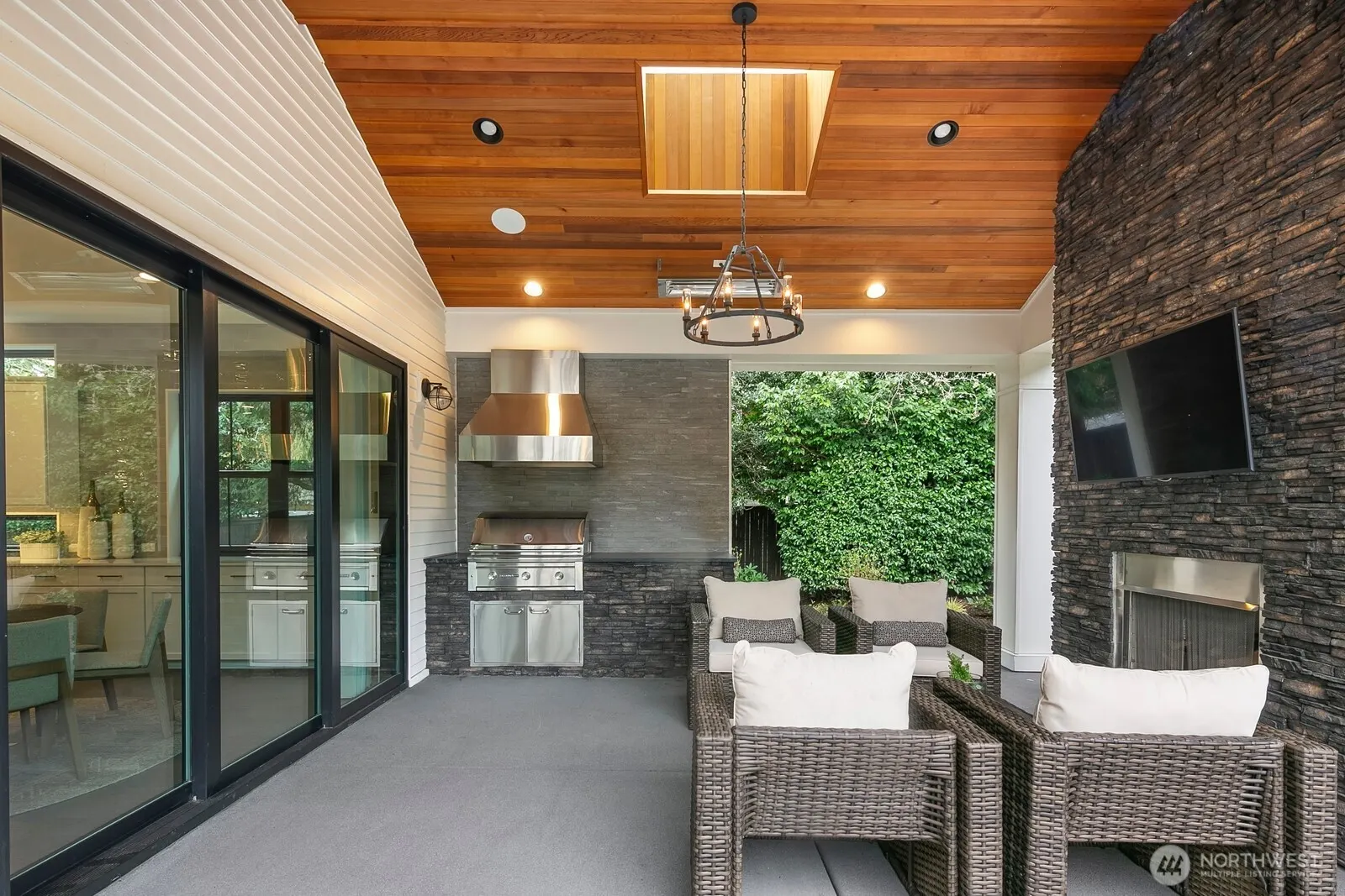 10906 SE 28th Street , Bellevue, WA 98004