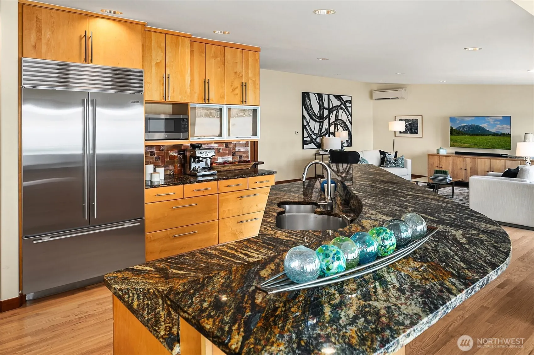 650 Lake Sammamish Lane NE, Bellevue, WA 98008