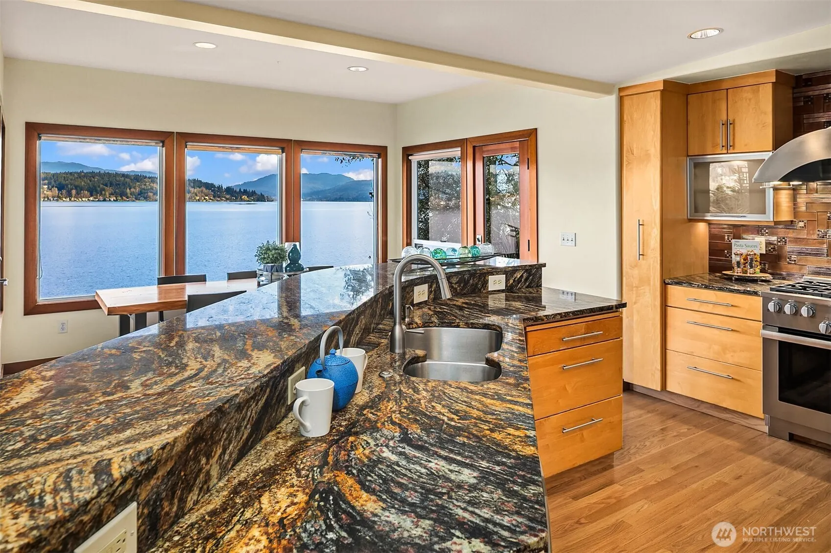 650 Lake Sammamish Lane NE, Bellevue, WA 98008