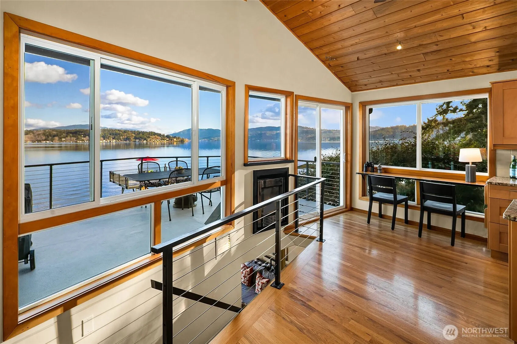 650 Lake Sammamish Lane NE, Bellevue, WA 98008