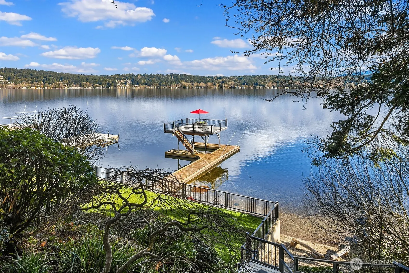 650 Lake Sammamish Lane NE, Bellevue, WA 98008