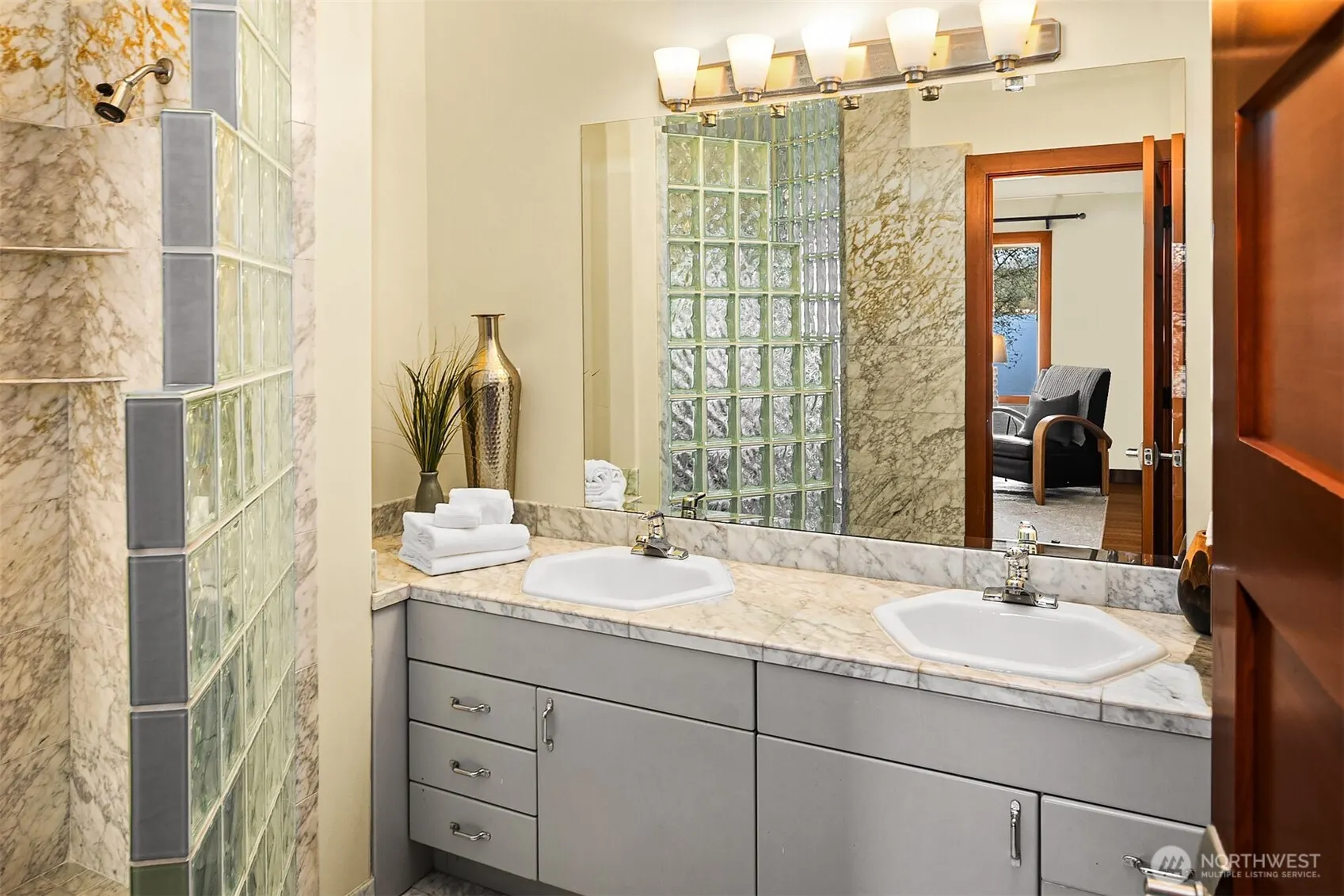 650 Lake Sammamish Lane NE, Bellevue, WA 98008