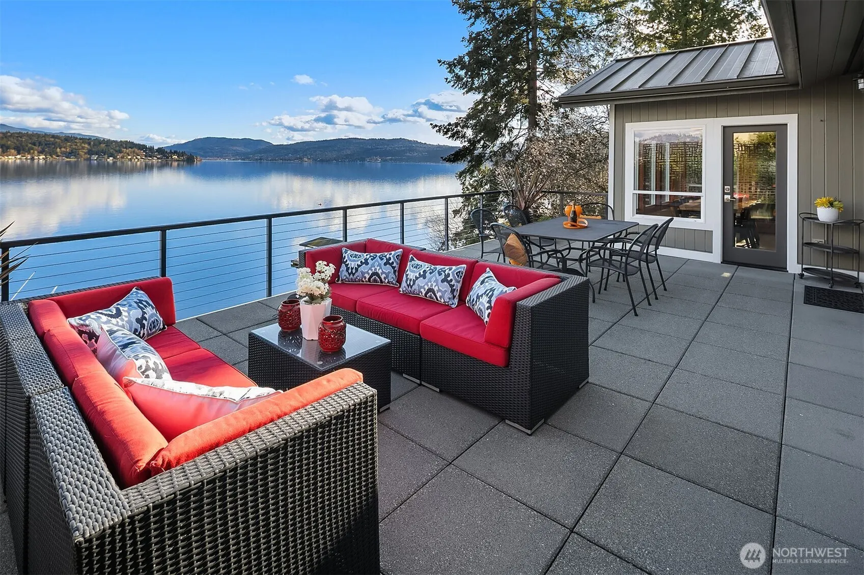 650 Lake Sammamish Lane NE, Bellevue, WA 98008