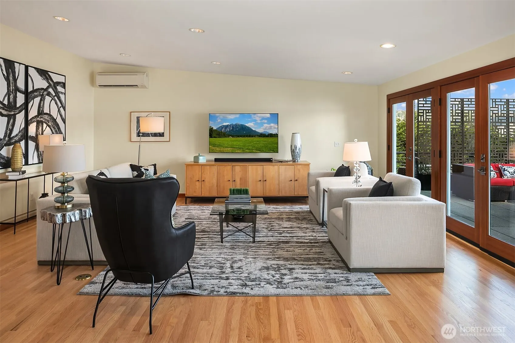 650 Lake Sammamish Lane NE, Bellevue, WA 98008