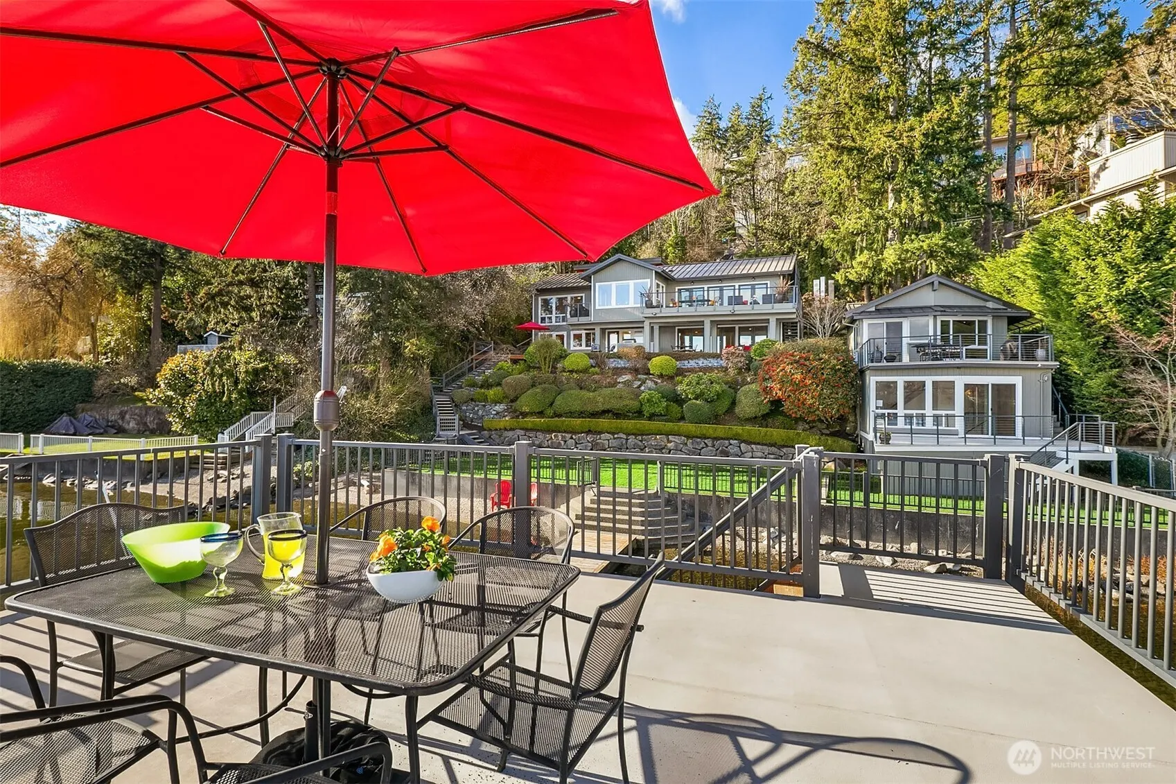 650 Lake Sammamish Lane NE, Bellevue, WA 98008