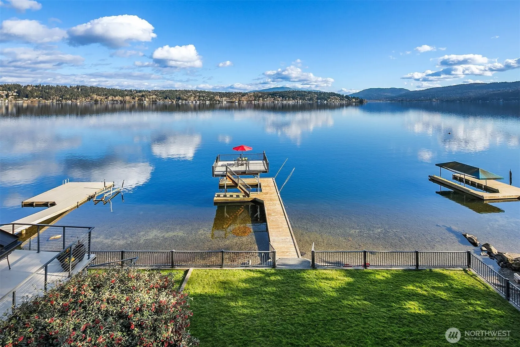 650 Lake Sammamish Lane NE, Bellevue, WA 98008