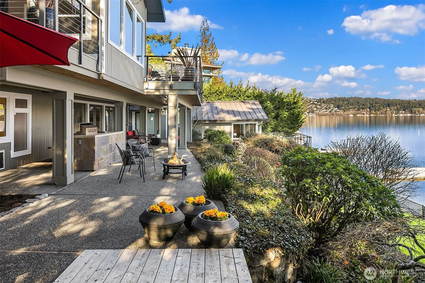 650 Lake Sammamish Lane NE, Bellevue, WA 98008