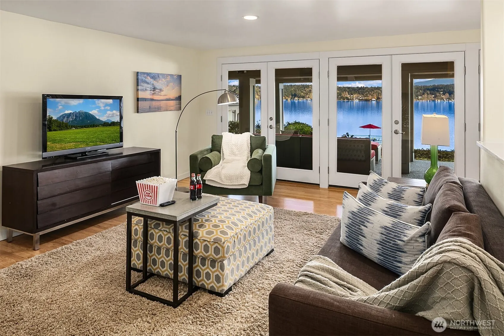 650 Lake Sammamish Lane NE, Bellevue, WA 98008