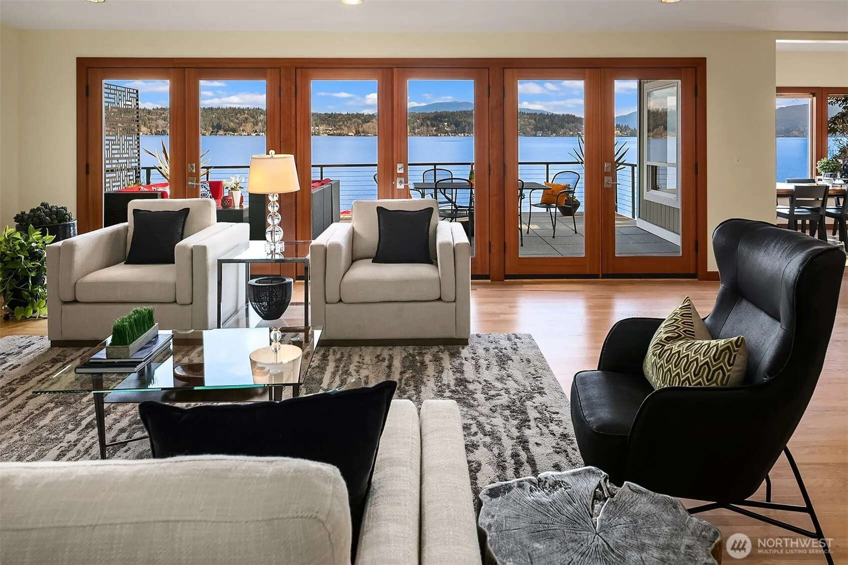 650 Lake Sammamish Lane NE, Bellevue, WA 98008