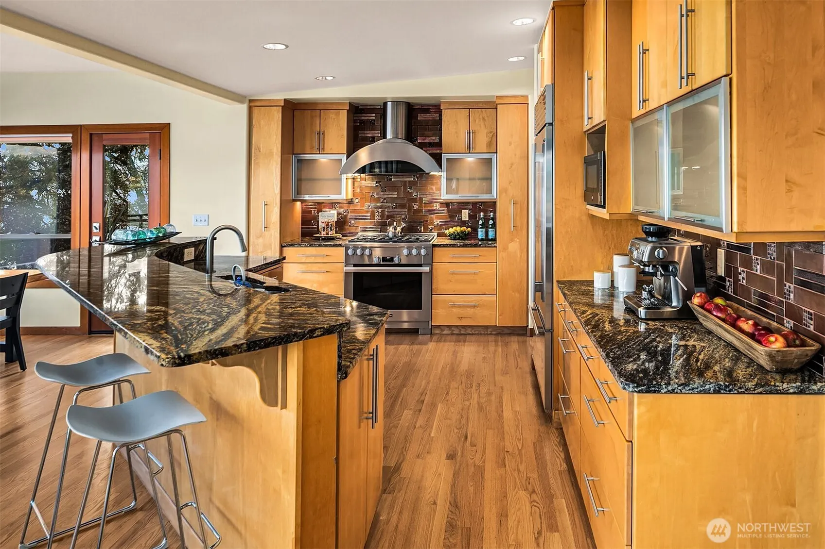 650 Lake Sammamish Lane NE, Bellevue, WA 98008